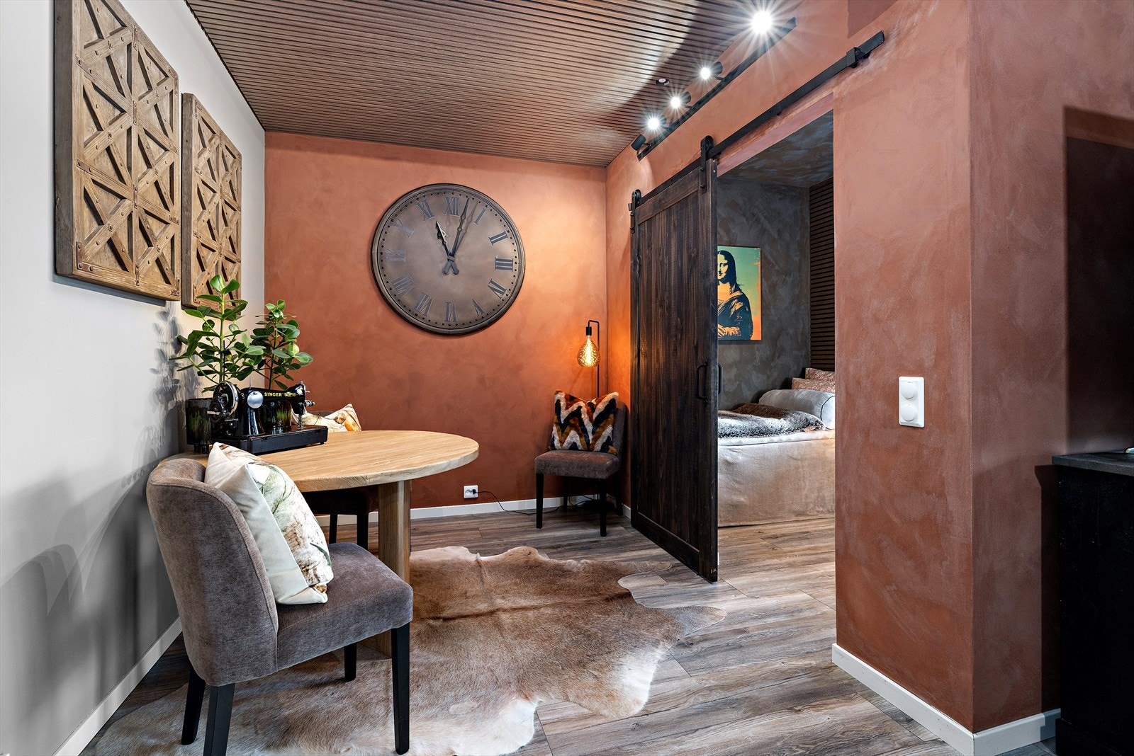 Fin planløsning sørger for egen sone for spisestue Galleribilde