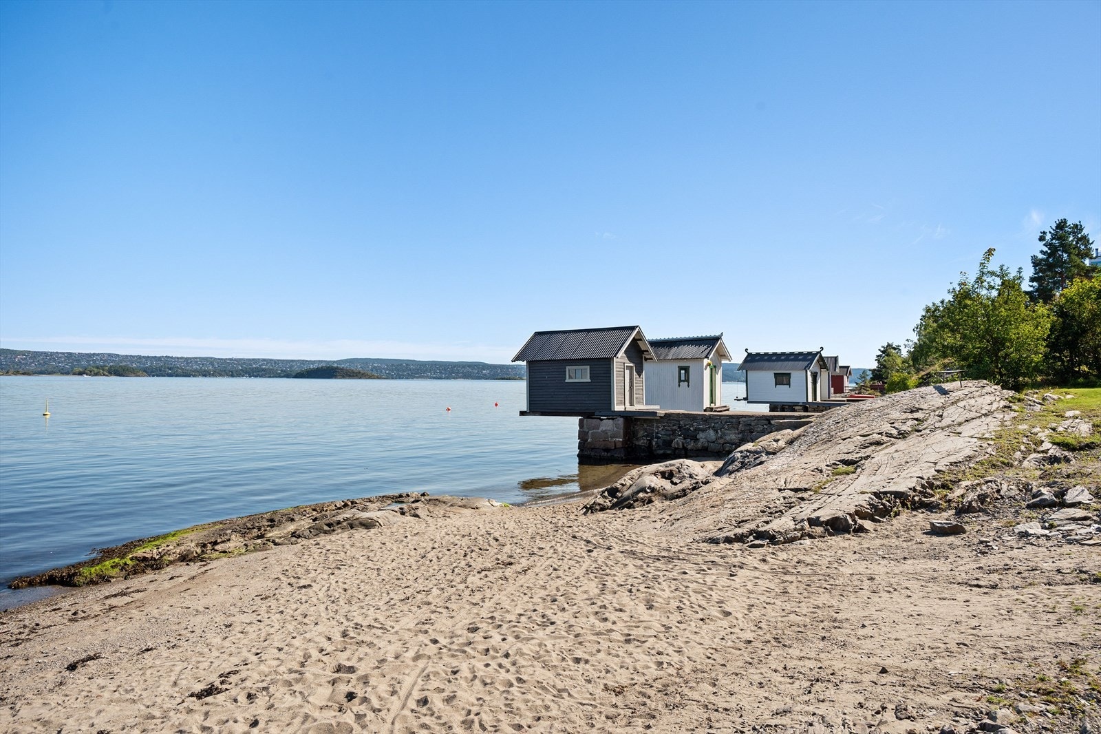 På Nesodden har du et stort utvalg av flotte strender og friområder. Her fra Oksval. Galleribilde
