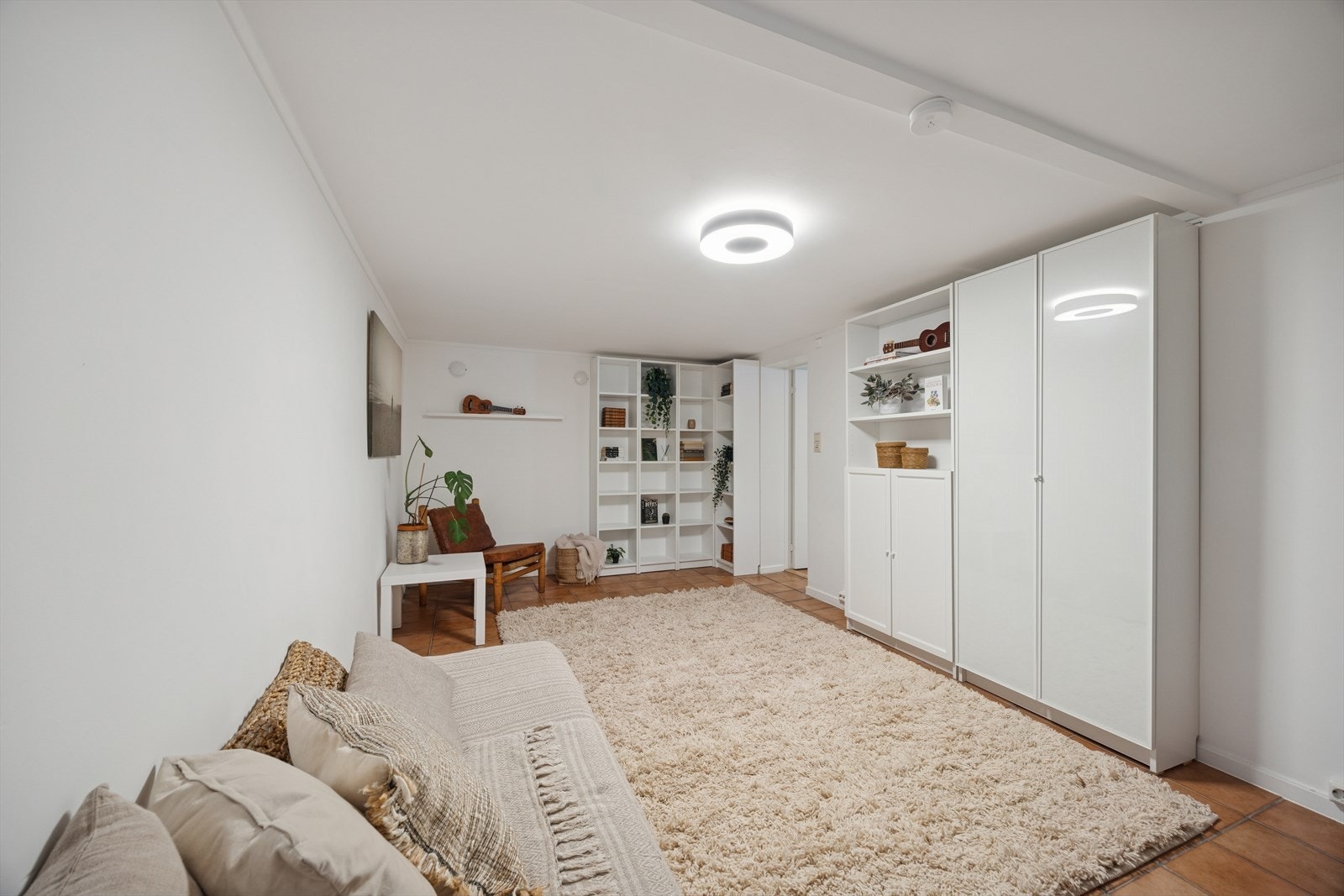 Kjelleren har egen inngang. Galleribilde