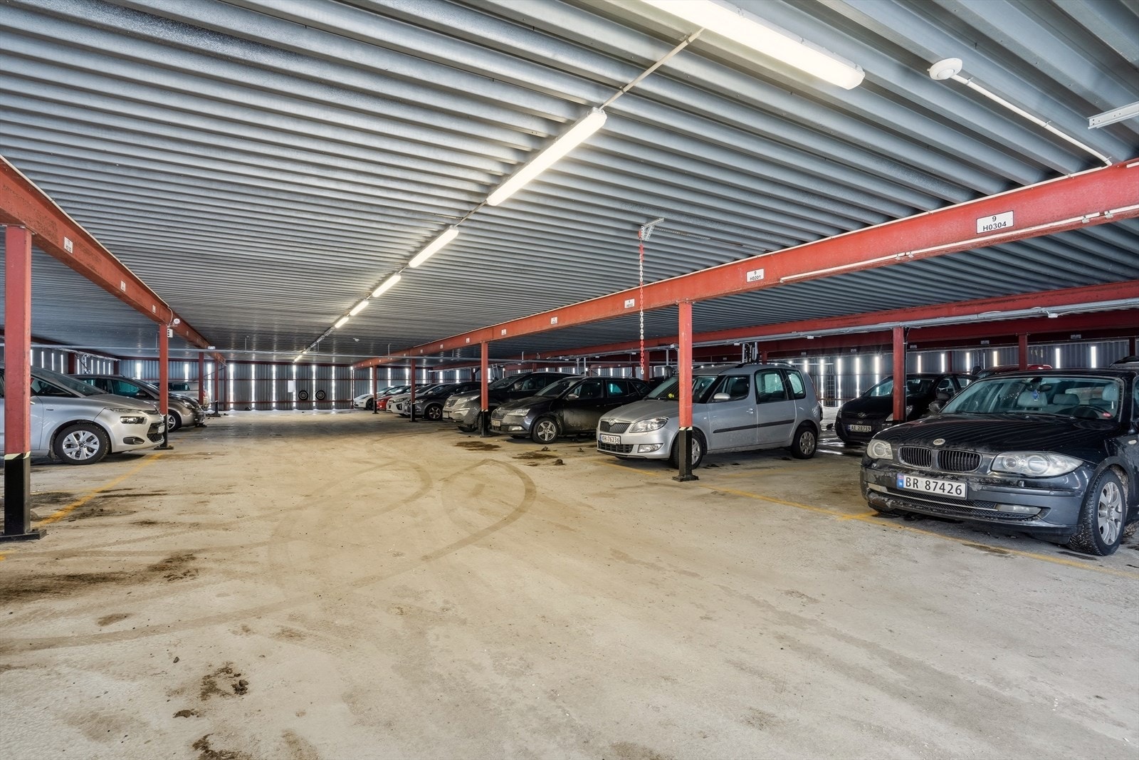 Medfølger egen parkeringsplass i felles garasjeanlegg Galleribilde