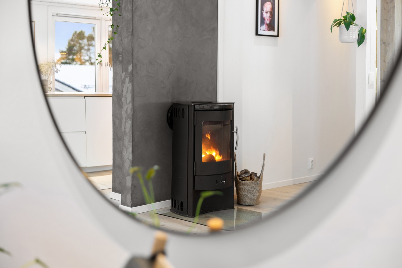 Peisen sørger for lun og effektiv oppvarming og god stemning på vinterhalvåret. Galleribilde