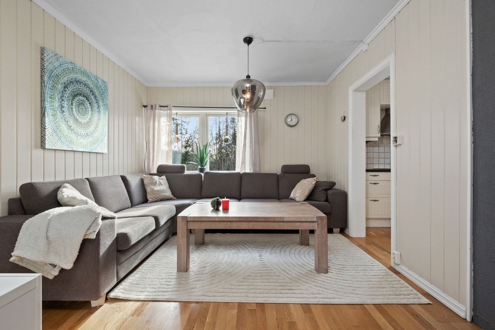 Boligen har en god planløsning og inneholder 2 romslige stuer. Galleribilde