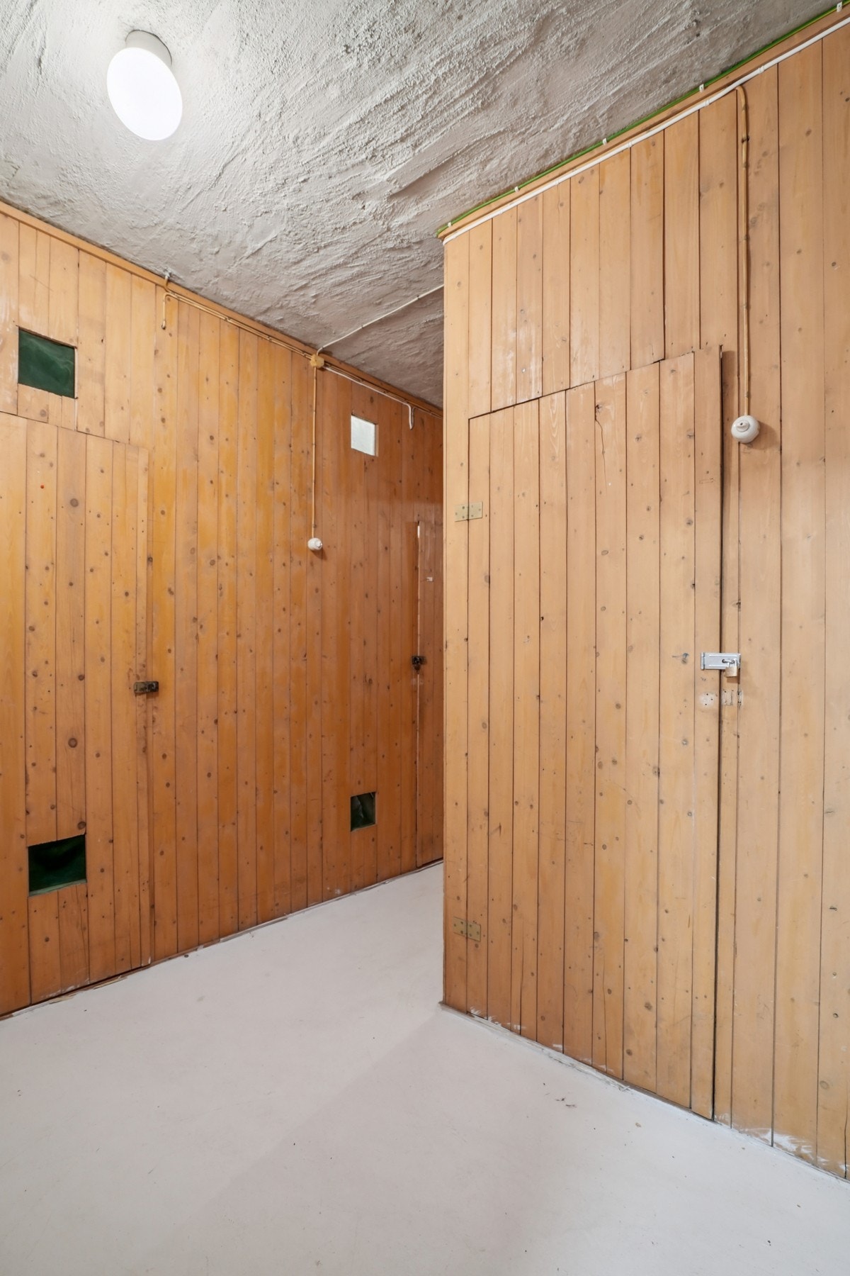 Det medfølger to boder i kjeller, og en på loftet til leiligheten. Galleribilde