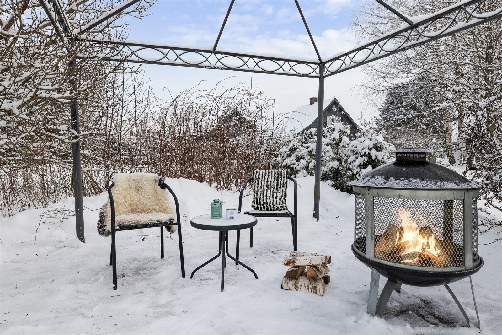 Barnevennlig beliggenhet på Helgelandsmoen, med kort avstand til Ringeriksbadet og treningssenter. Galleribilde