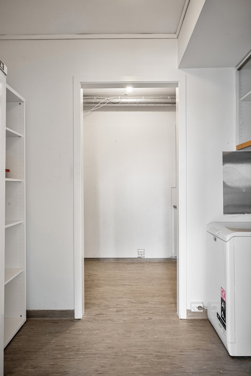 Våtromsbod/vaskerom/spiskammers. Meget funksjonell planløsning gir en optimal brukervennlighet og bokvalitet. Galleribilde