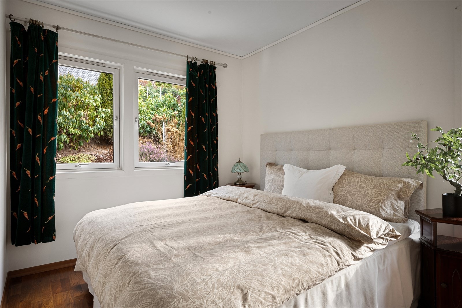 1 av 3 soverom. Med 3 soverom har du rom for familien, besøk eller kontor i tillegg til soving. Galleribilde