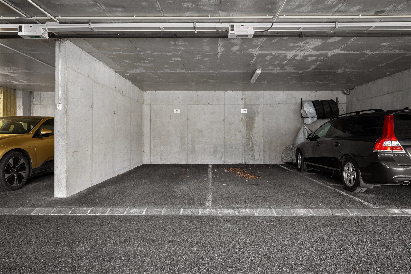 Sjeldent får du 2 parkeringsplasser i leilighetskategorien, men det gjør du her. Rask tilgang fra inngang med heis. Galleribilde