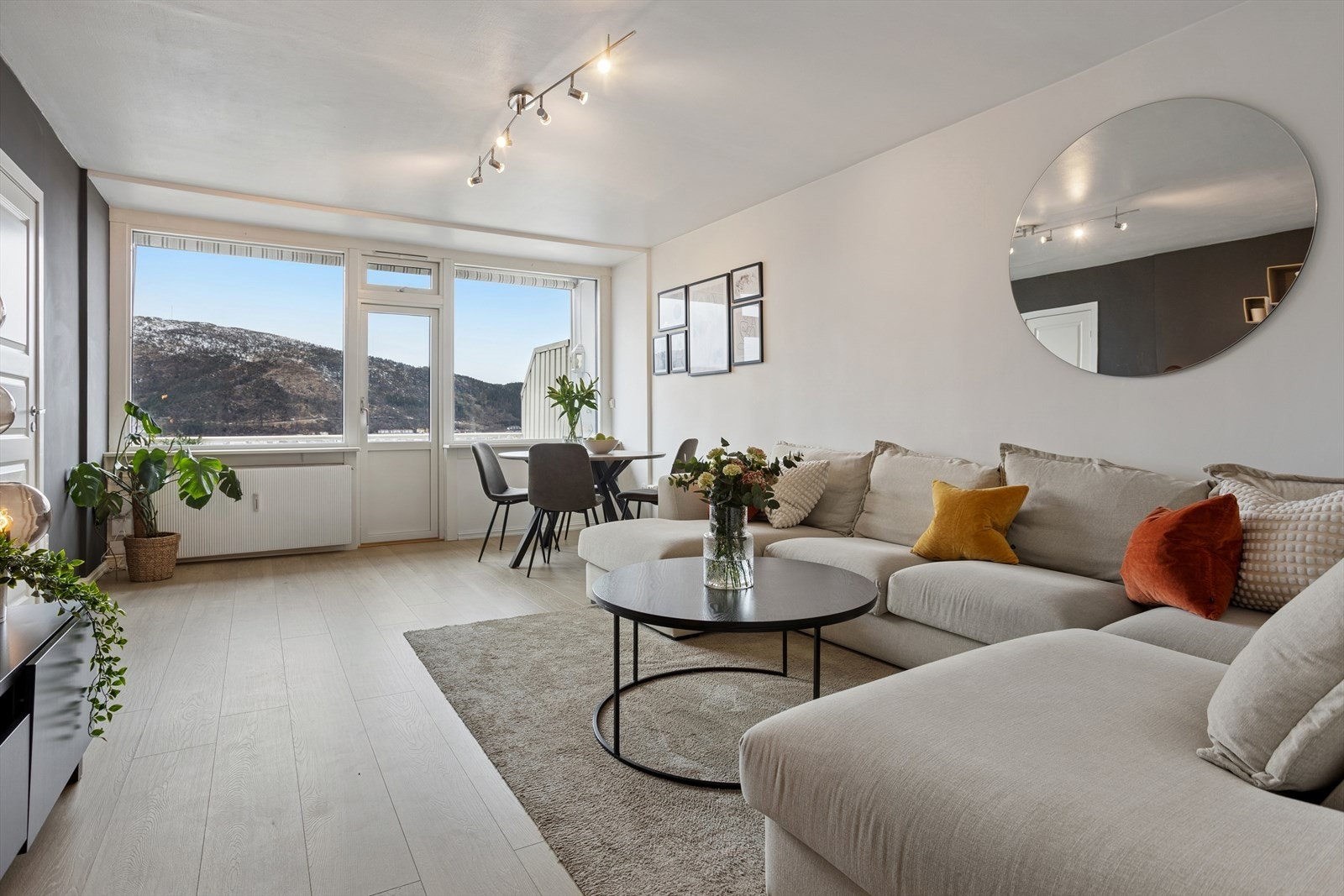 Sentralt beliggende 3-roms på Landås med flotte solforhold Galleribilde