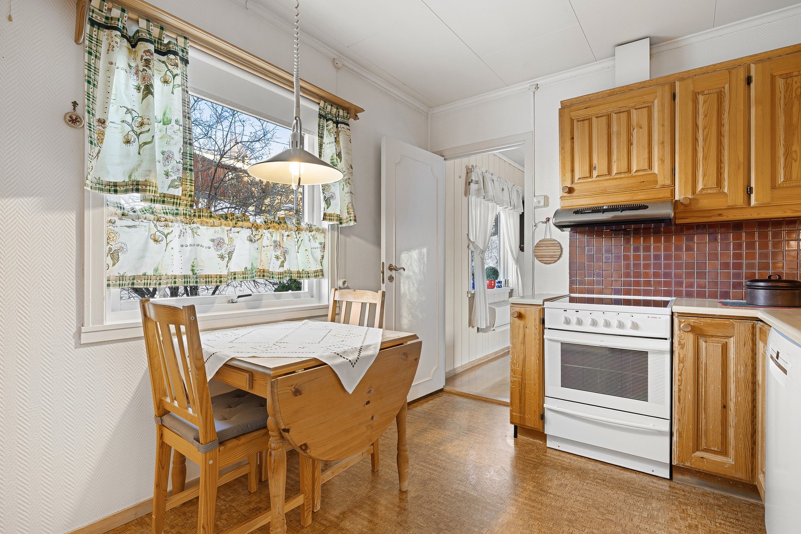 Fra stue har du videre inn til kjøkken seksjonen. Galleribilde