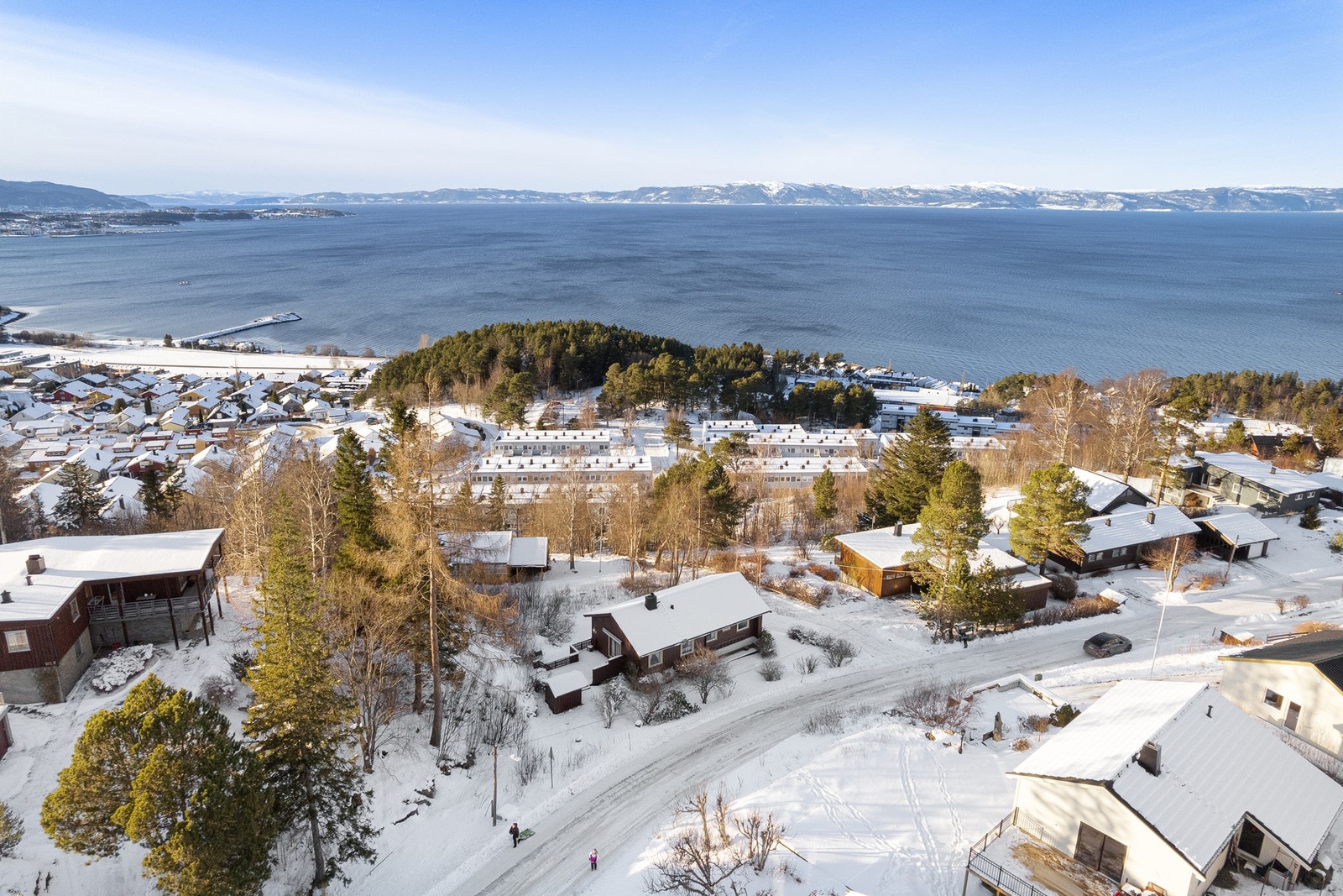 Olav Magnussons veg 67 A ligger i et rolig og familievennlig boligområde på Saksvik i Malvik. Galleribilde