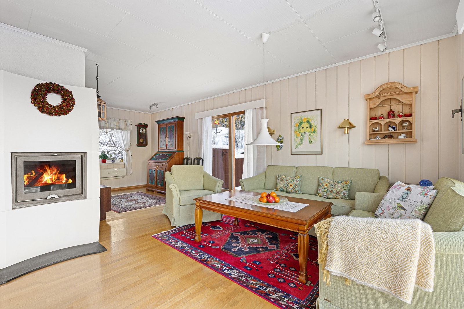 Fra stuen har du utgang til romslig veranda. Galleribilde