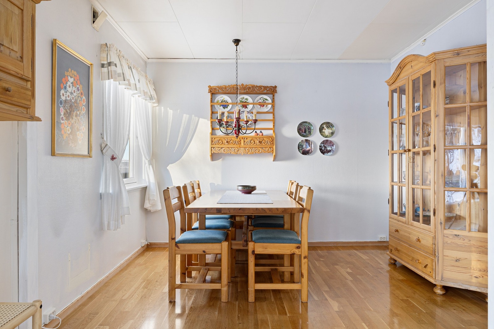 Gode muligheter for å innrede med stort spisestue møblement. Galleribilde