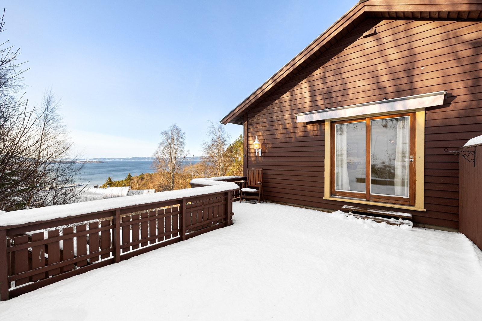 Veranda på 22,7 kvm med utgang fra stue. Galleribilde