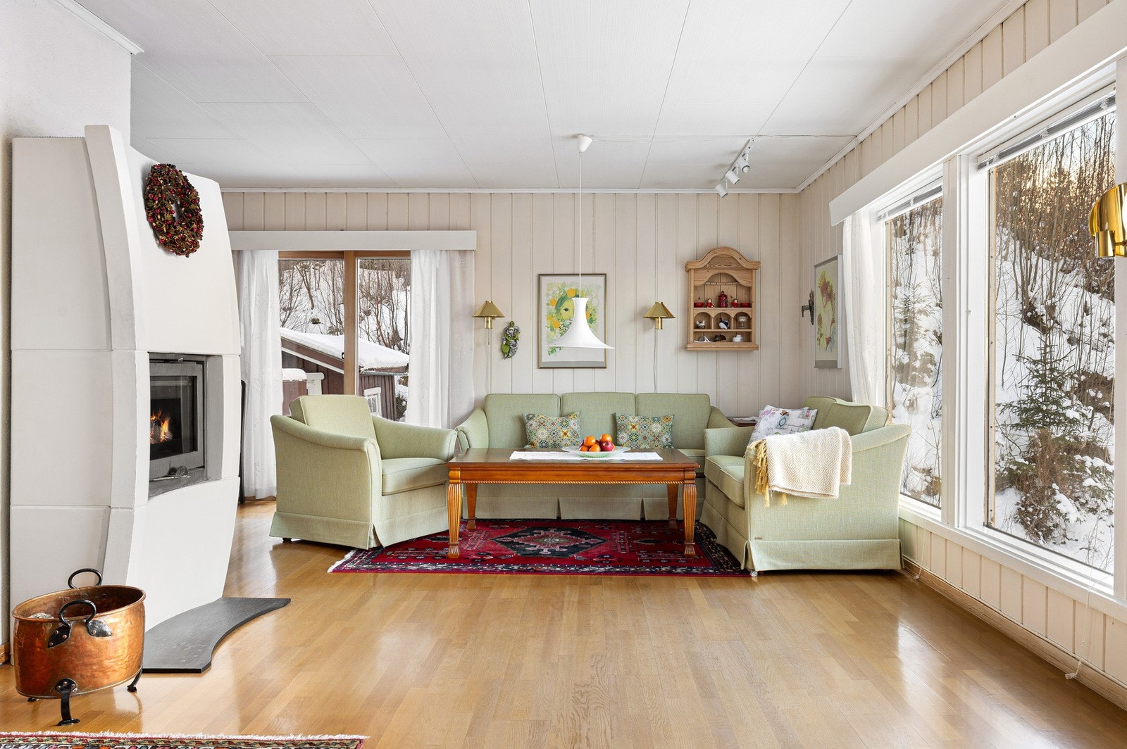 Romslig stue på 32,5 kvm. Galleribilde