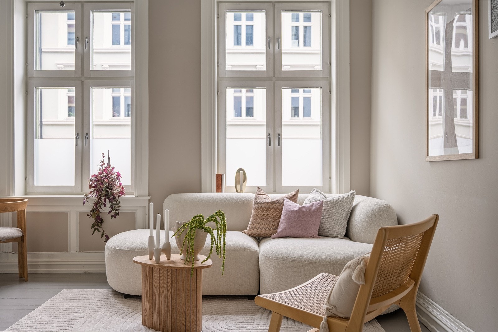 Leiligheten ligger svært attraktivt til på øvre Grünerløkka - et levende og sjarmerende nabolag kjent for sitt pulserende byliv. Galleribilde