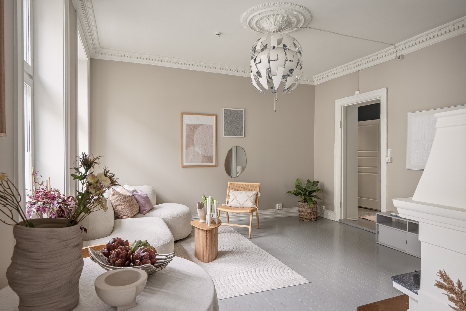 Herlig stueavdeling med gode muligheter for naturlig soneinndeling. Galleribilde