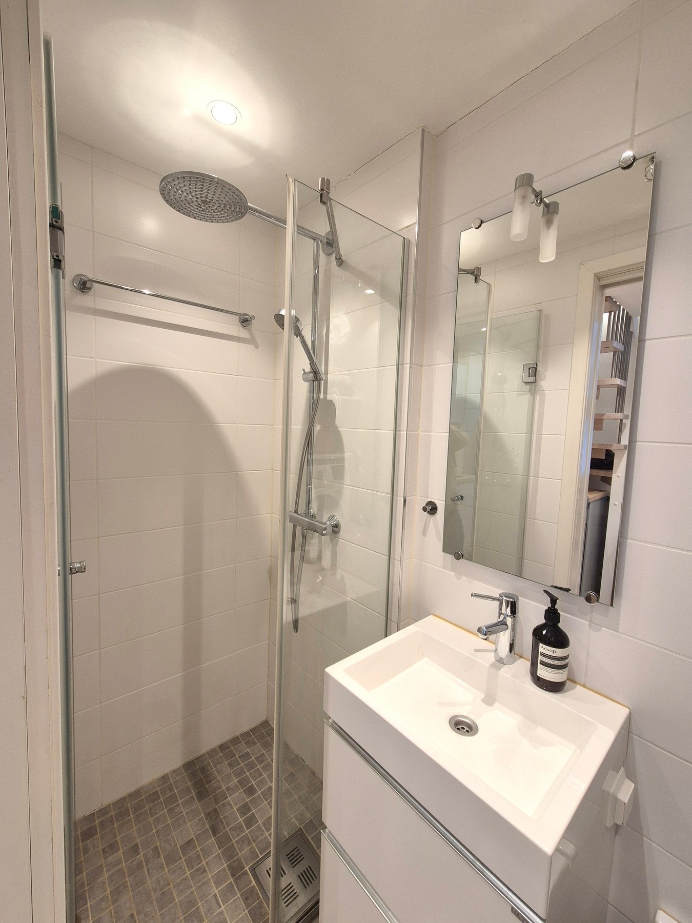 Bad/vaskerom - Flislagt bad med rainshower og gulvvarme. Galleribilde