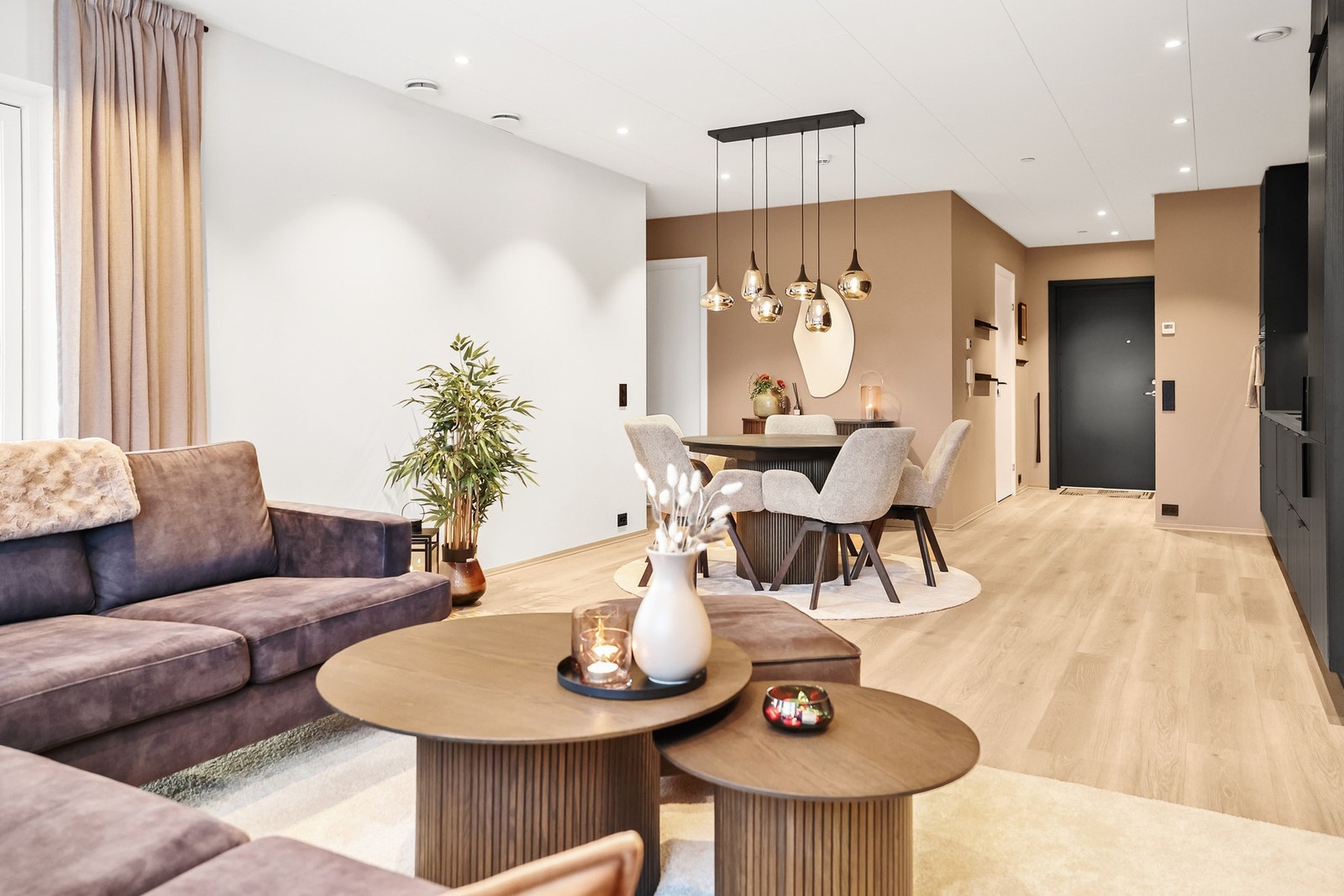 Dette, kombinert med de lyse overflatene sørger for en luftig atmosfære. Galleribilde