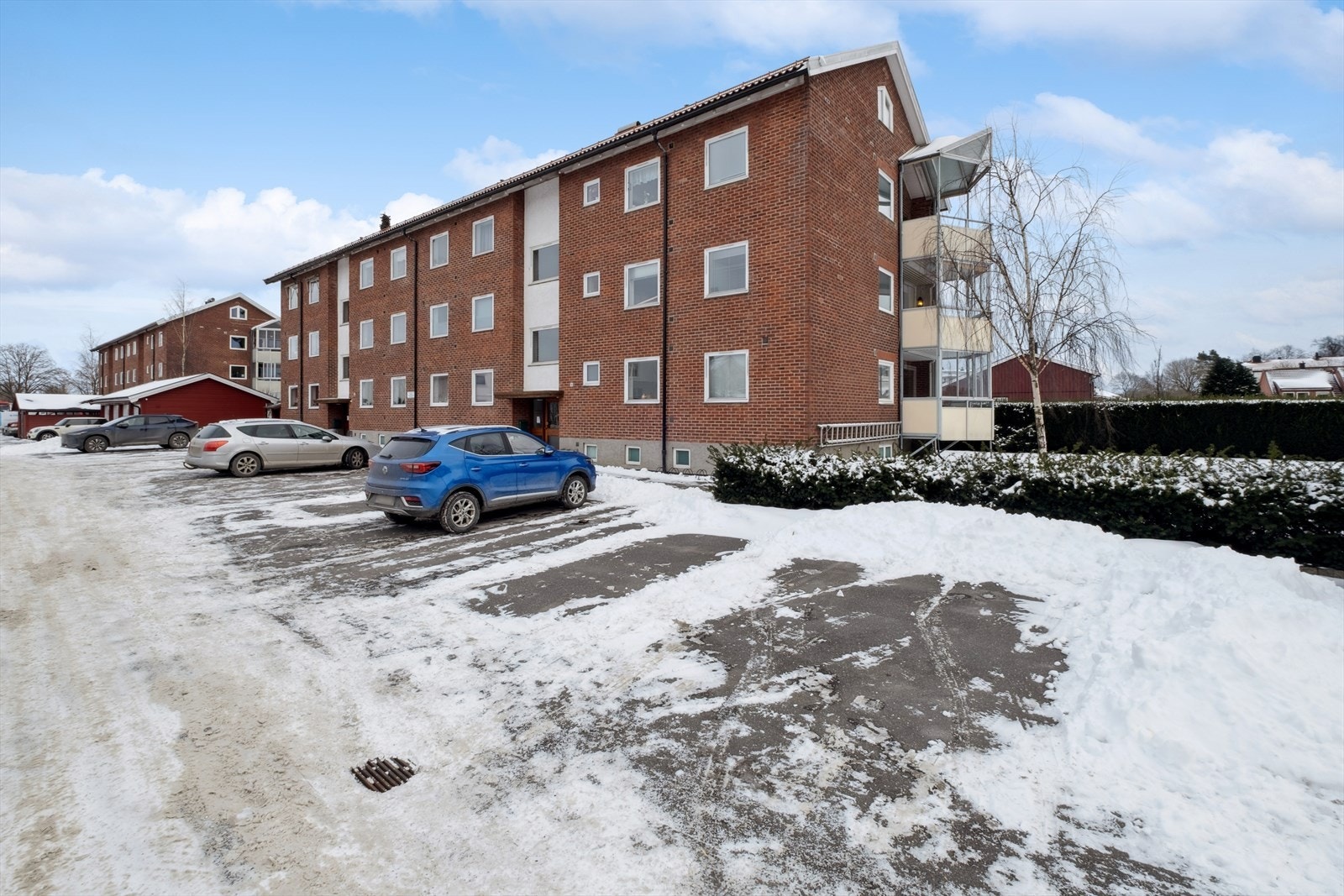 Det er godt med parkeringsplasser på borettslagets eiendom Galleribilde