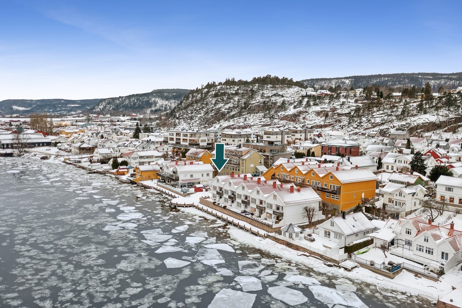 Umiddelbar nærhet til både dagligvarebutikker, apotek, lege og tannlege Galleribilde