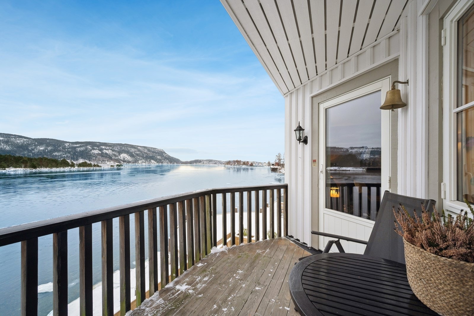 En idyllisk og sjelden beliggenhet nær fjorden og kort avstand til sentrum Galleribilde