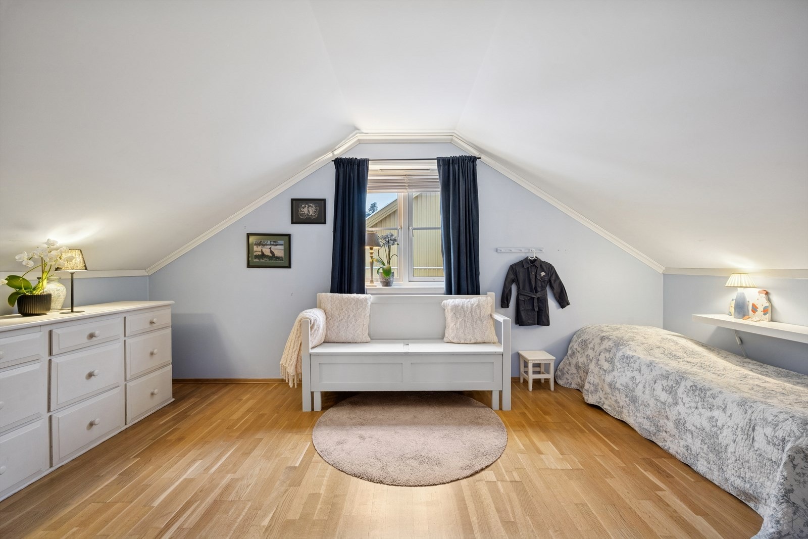 Soverom nr. 3 i 3. etasje (ikke godkjent iht. godkjente byggetegninger og må ev. bruksendres, se under Ferdigattest/Brukstillatelse) Galleribilde