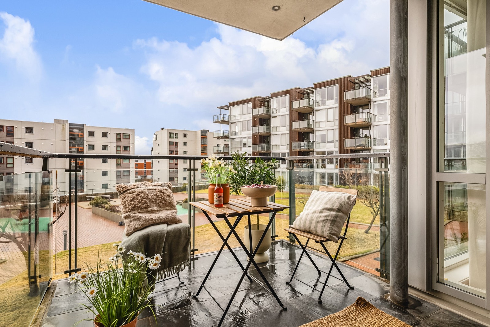 - Balkongen måler ca. 7,6 kvm - Galleribilde