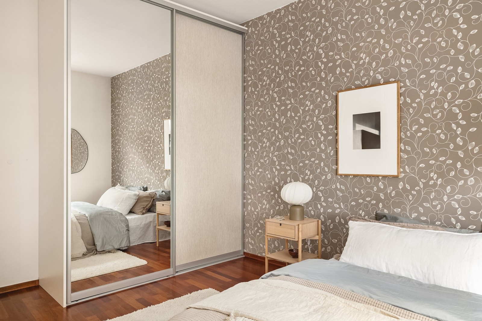 - Her er det god plass til dobbeltseng og øvrig møblering - Galleribilde