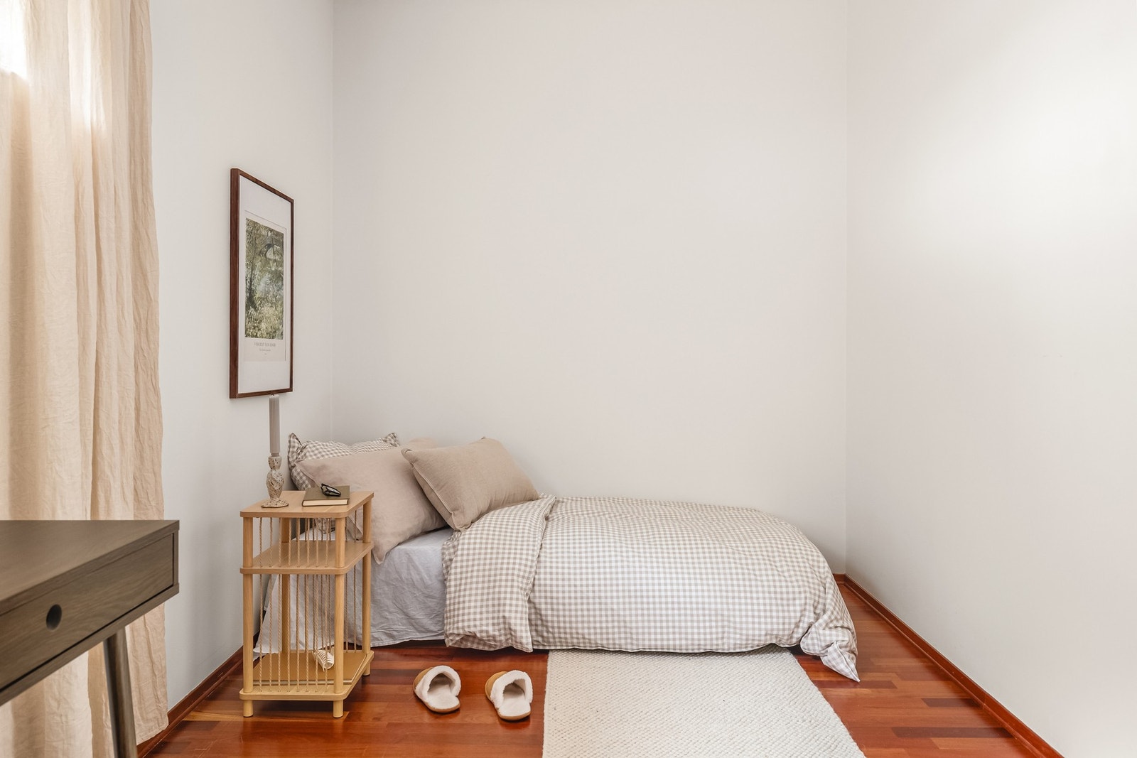 - Soverom nummer to på 9,7 m² er også av fin størrelse og egner seg godt som barnerom, gjesterom eller hjemmekontor, alt etter behov - Galleribilde