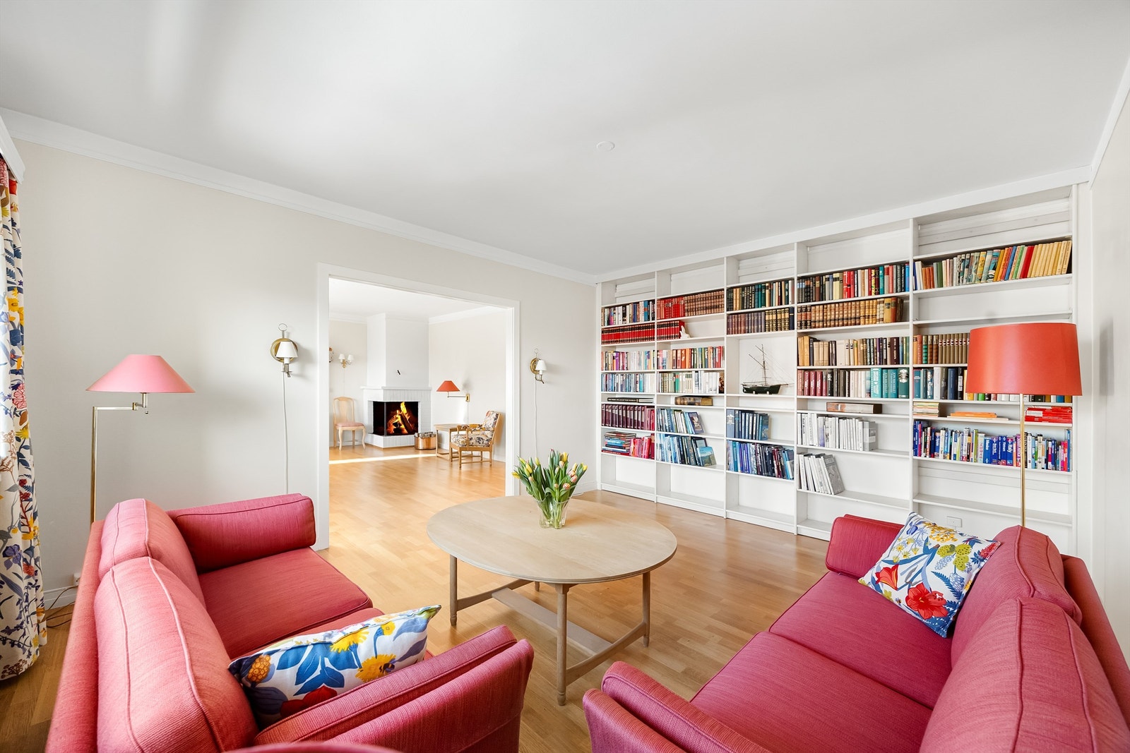 Leiligheten har 2 flotte stuer som kan brukes som dagligstue, spisestue eller oppholdsrom. Galleribilde