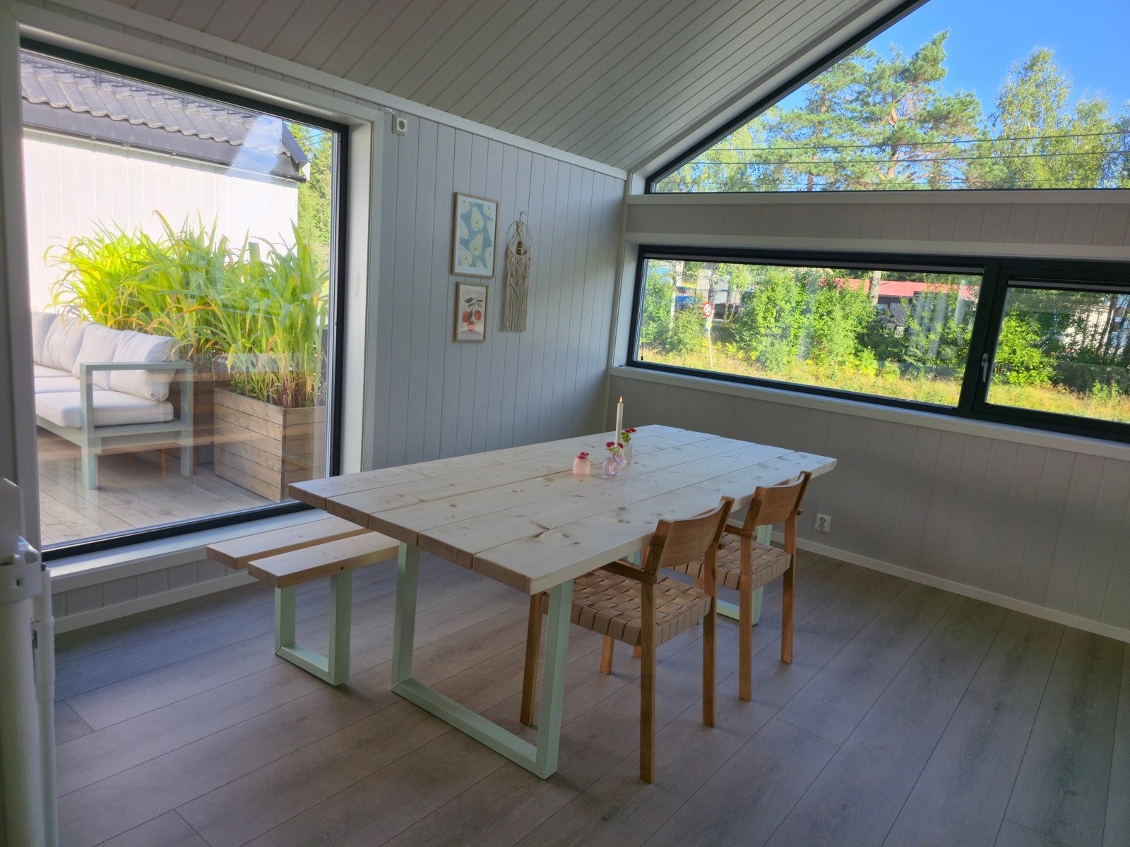 Boligen holder en gjennomgående god standard med lyse overflater. Galleribilde