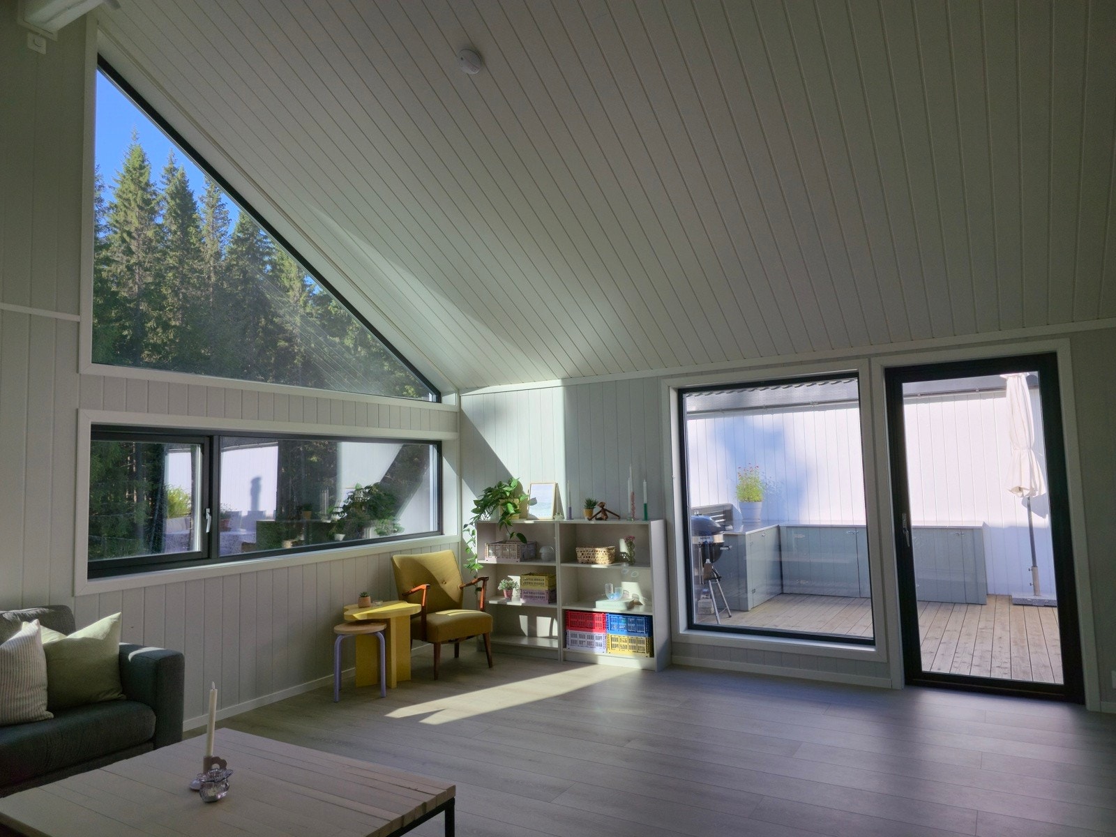 Fra stuen er det utgang til solreik takterrasse. Galleribilde