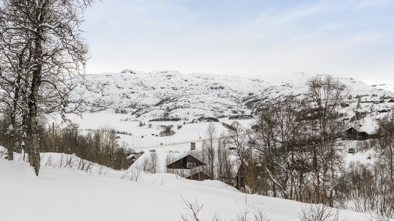 Området er et turparadis året rundt og byr på fantastiske turmuligheter, fiske i fjellvann, for ikke å snakket om et vell av vinteraktiviteter! Galleribilde