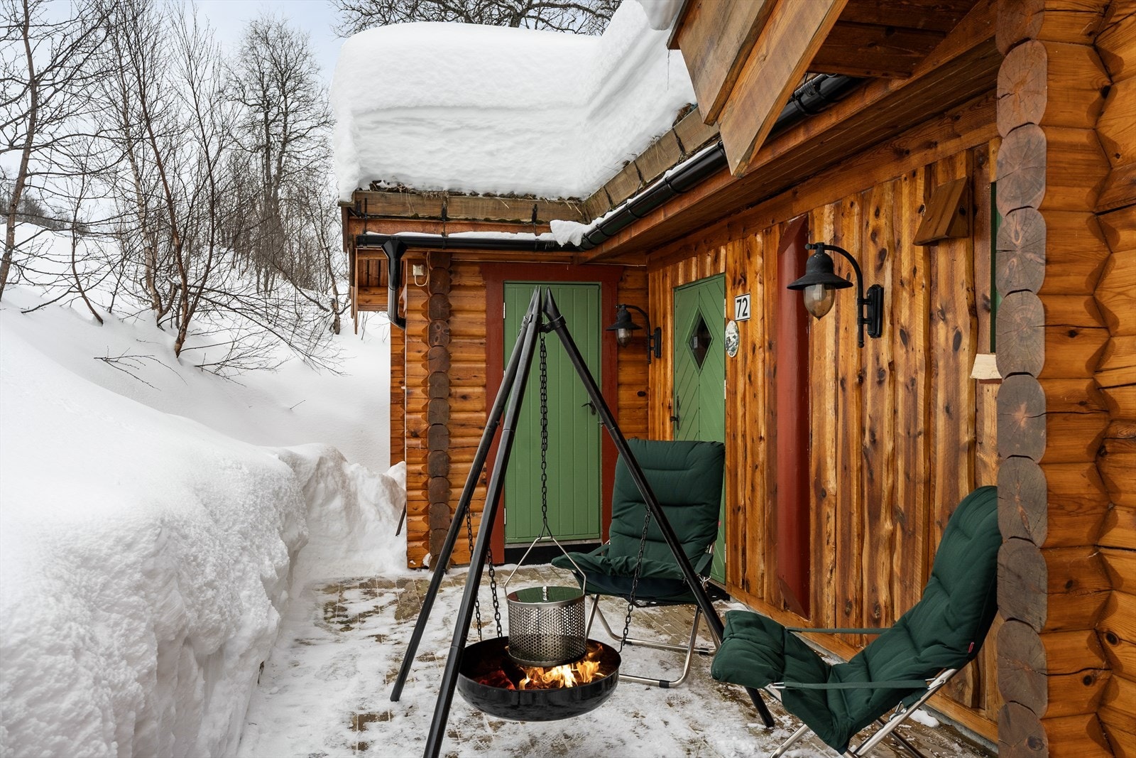 Meget hyggelig inngangsparti. Inngangspartiet har nytt trykkimpregnert tredekke. Galleribilde