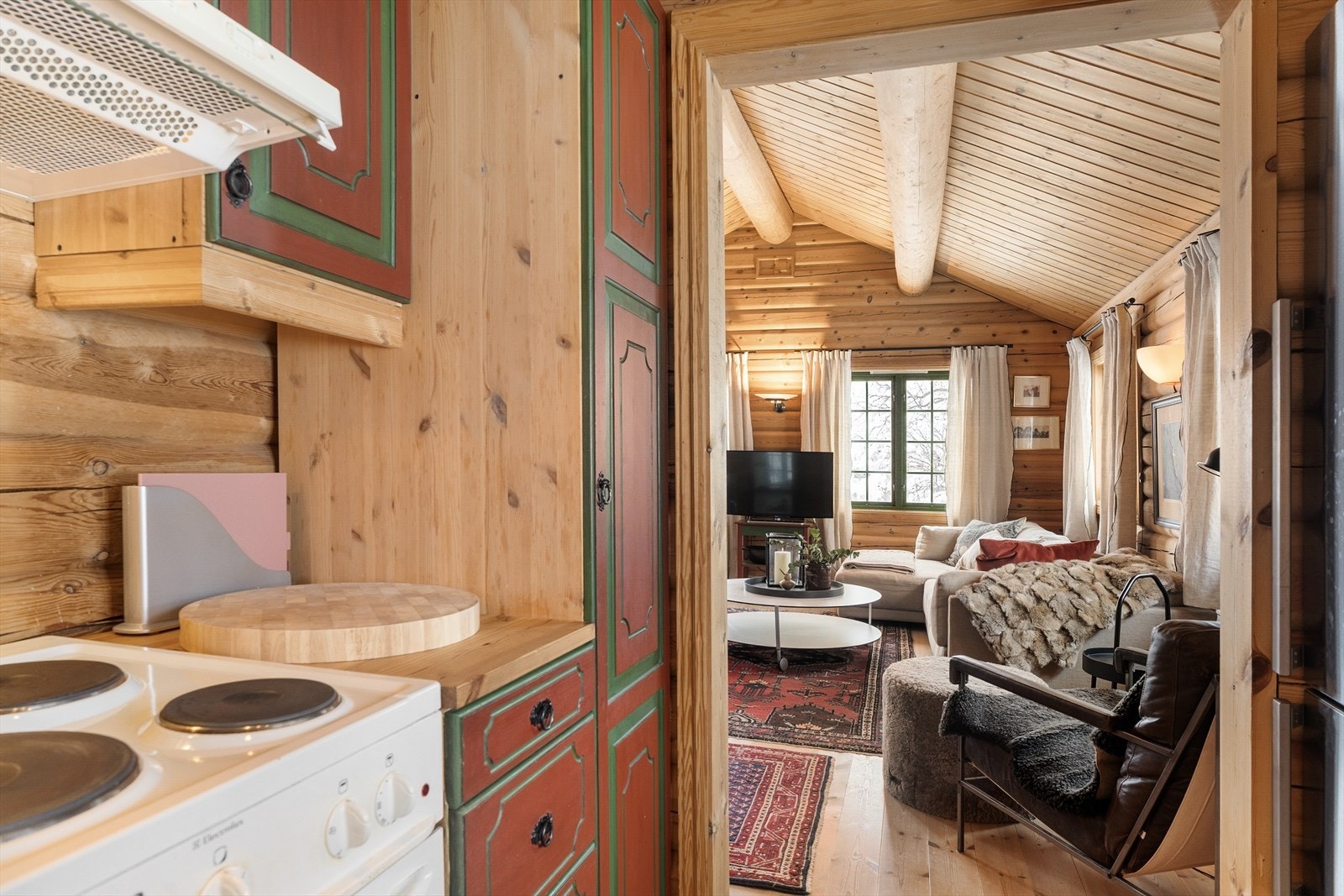 Kjøkken mot stue. Galleribilde