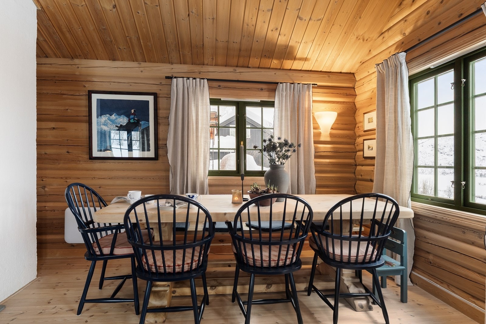 Plass til stor spisegruppe. Galleribilde