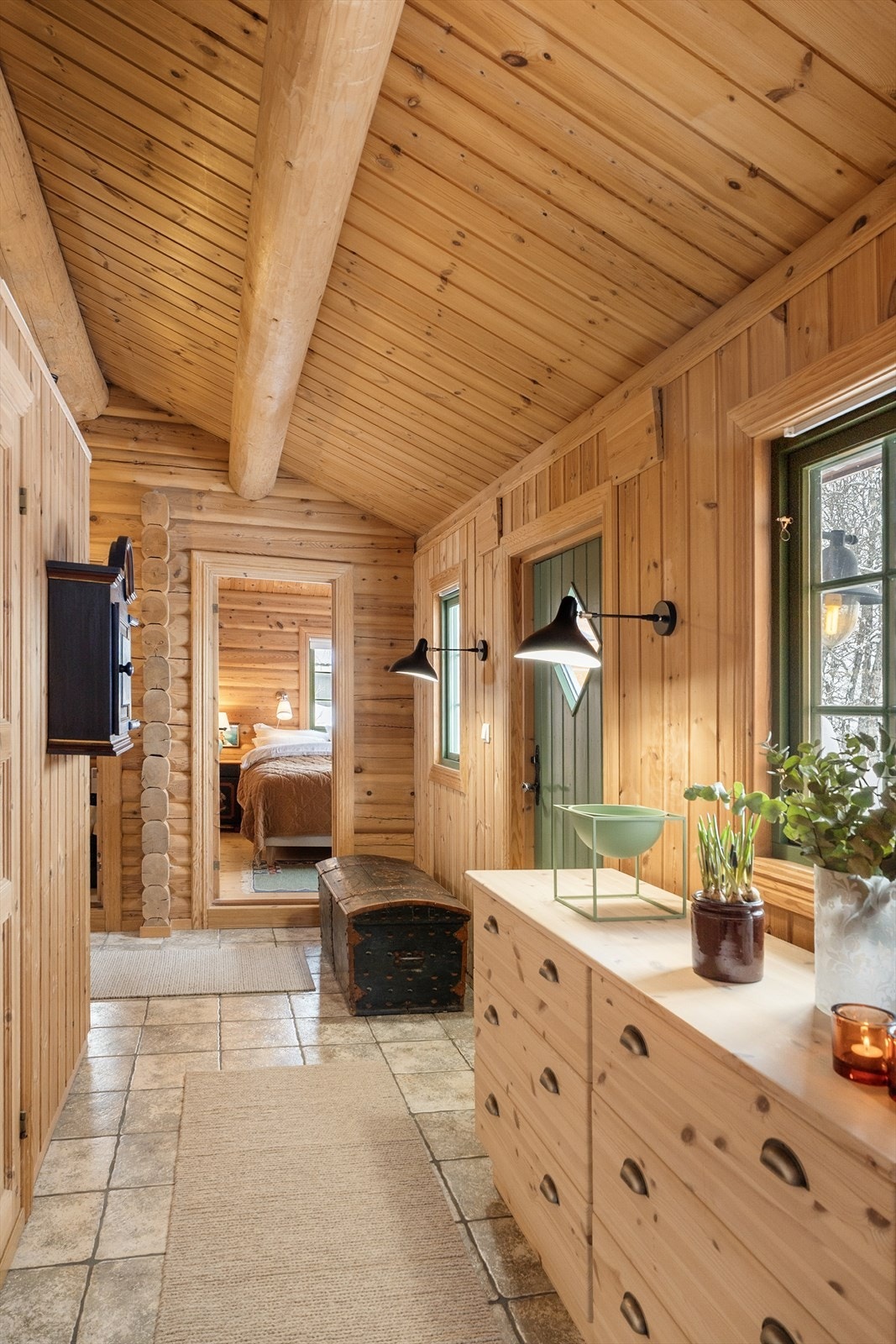 God plass til yttertøy og sko. Galleribilde