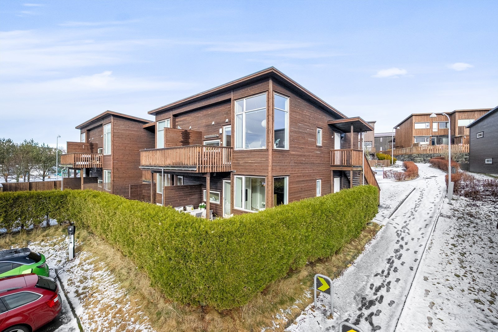 Hekken hindrer fra innsyn og gir usjenerte forhold. Galleribilde