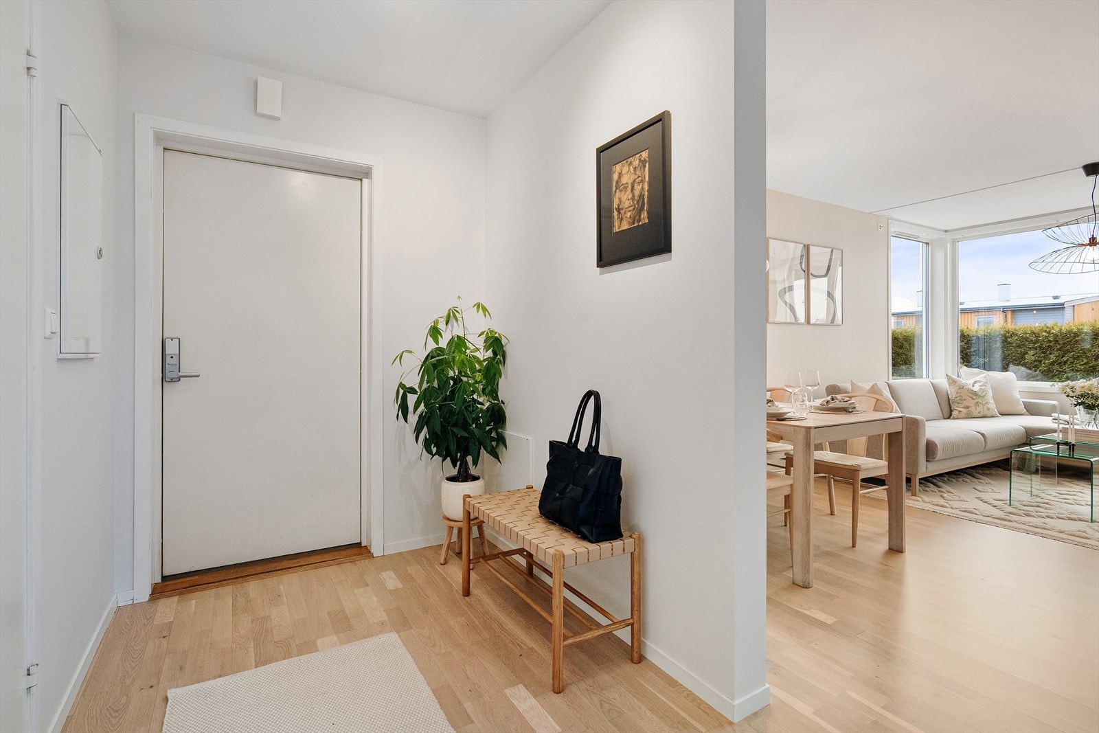 Lys og innbydende entré. Galleribilde