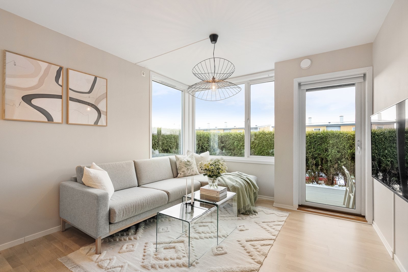 Stuen kan innredes med sittegruppe og tv-seksjon. Galleribilde