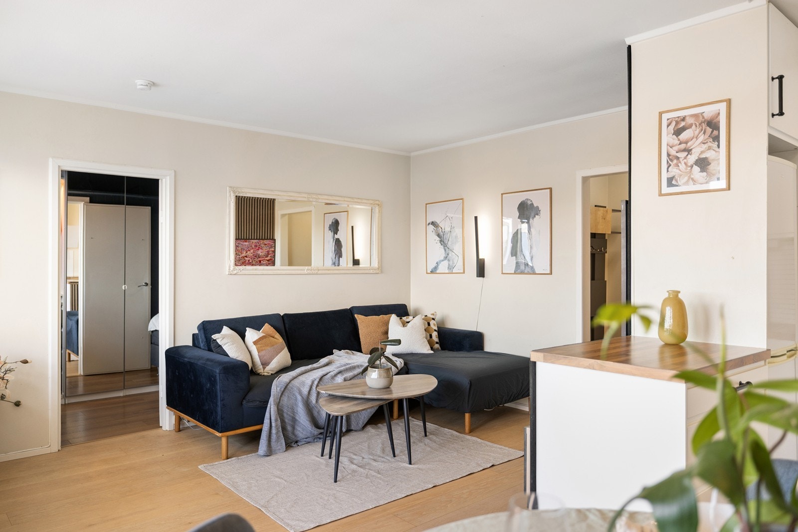 Vegger holdt i delikate, moderne fargetoner som gir et helhetlig og stilrent uttrykk. Galleribilde