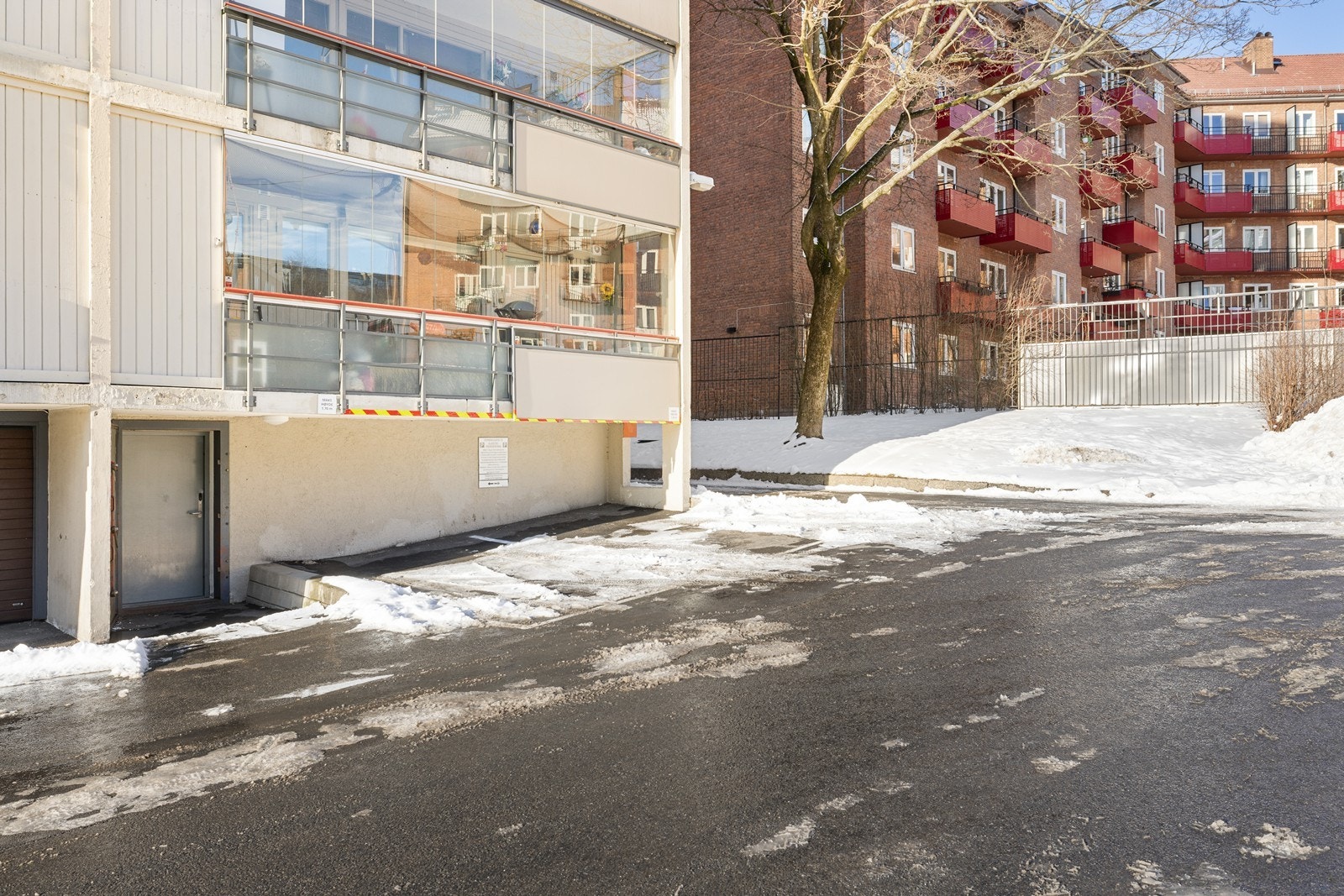 Borettslaget tilbyr parkeringsplasser til leie og gjester. Utfyllende informasjon finnes under parkering. Galleribilde