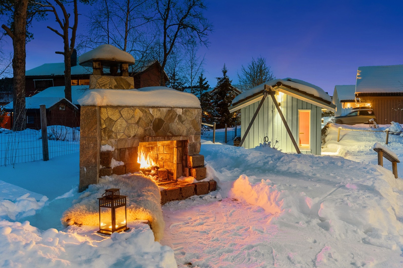 Hyggelig utepeis for sosial hygge. Galleribilde