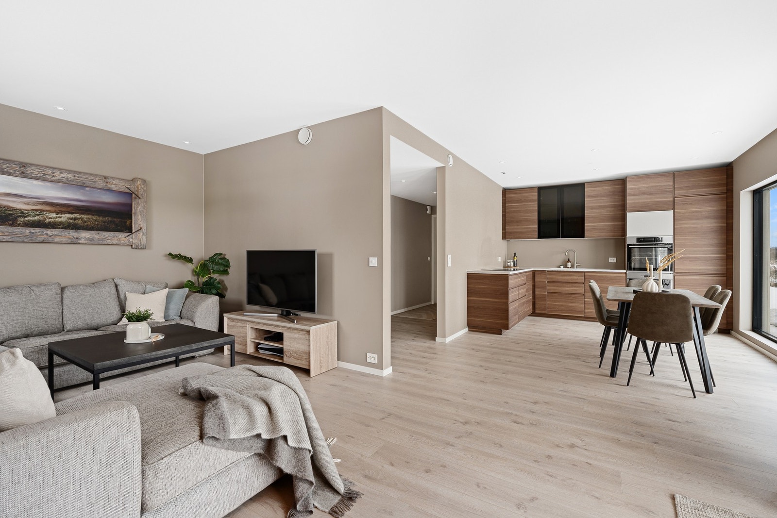 PrivatMegleren v/ Jonas Jaatun har gleden av å presentere Smørblomstvegen 9! Galleribilde