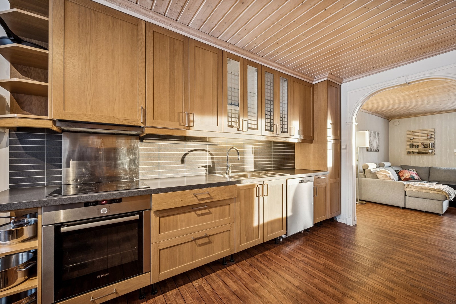 Kjøkkeninnredningen er fra 2007 Galleribilde