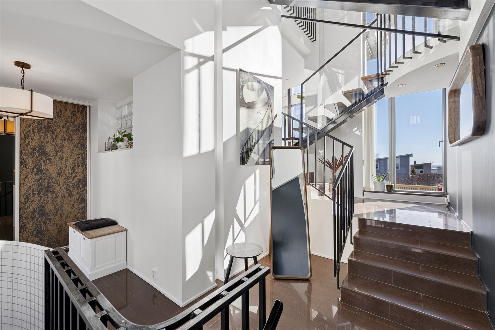 Boligen har en spennende planløsning med flere halvplan Galleribilde