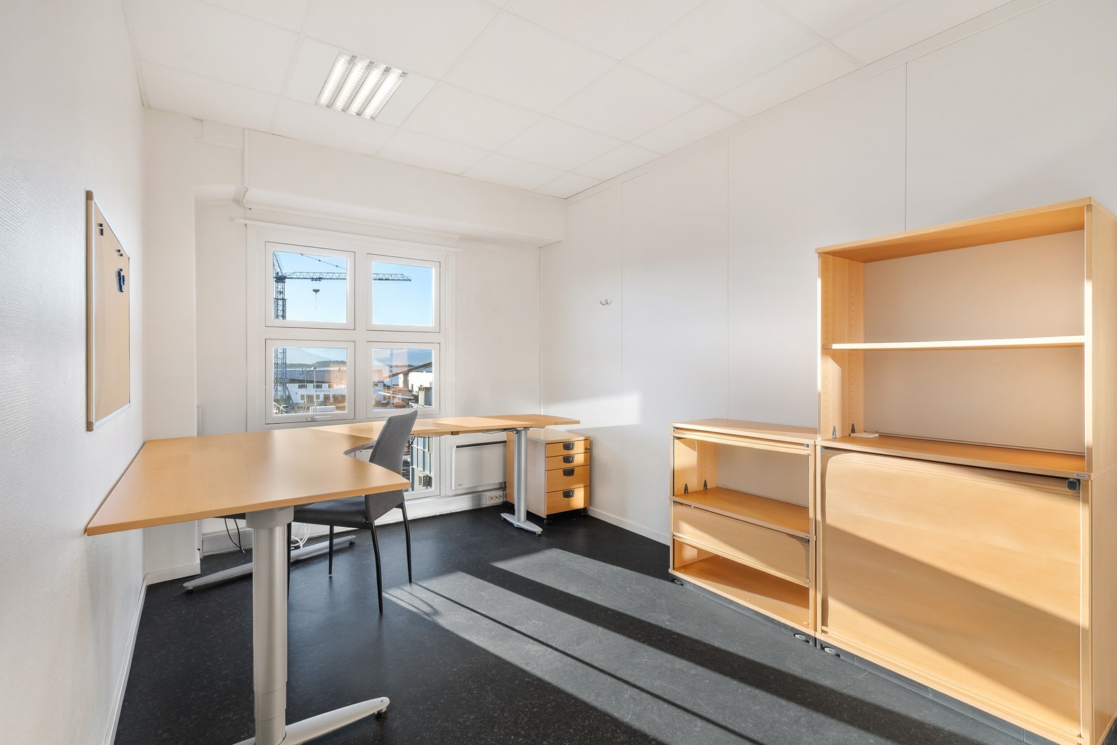 Alle kontor mot syd har utvendig solskjerming med automatikk. Galleribilde