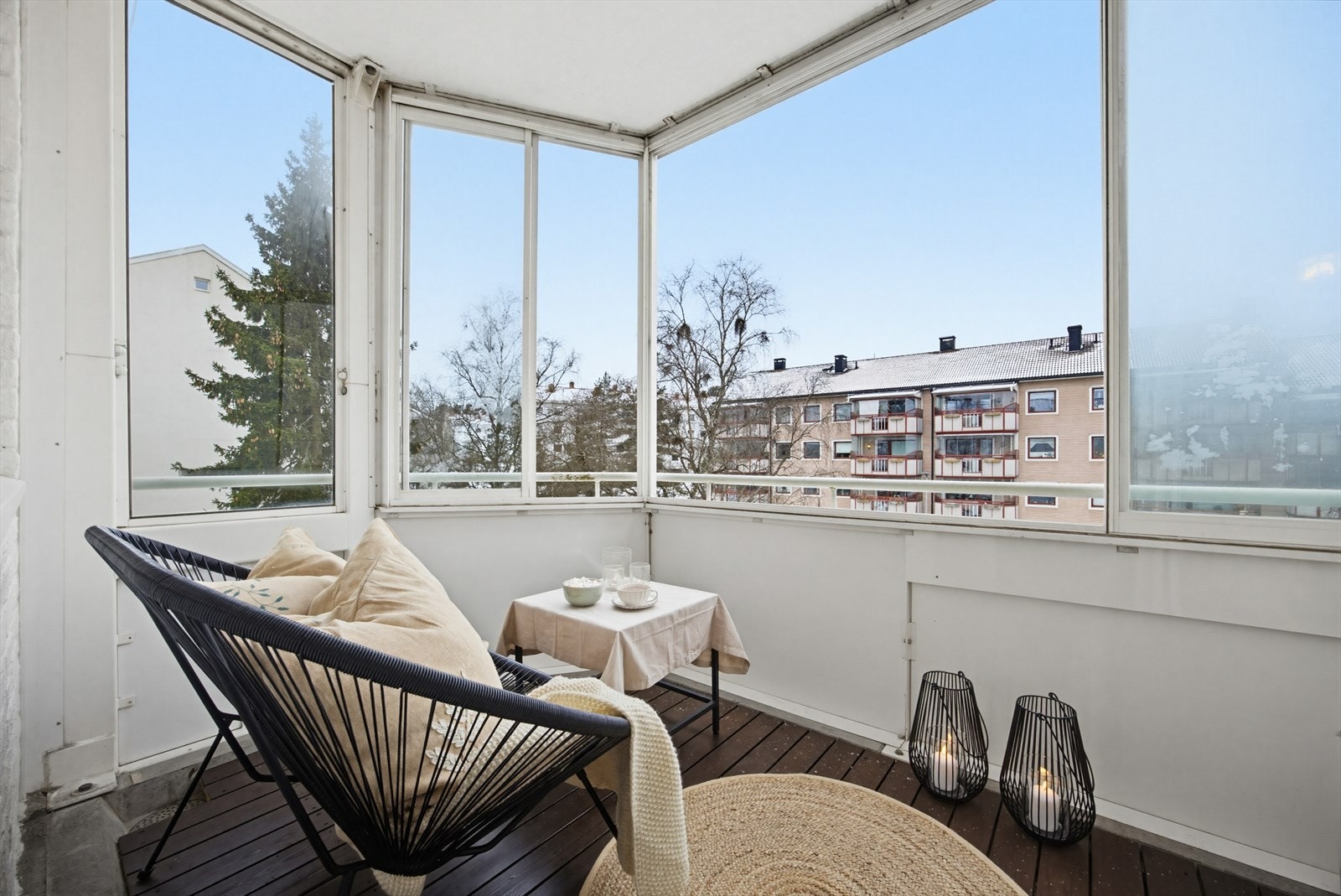 Solrik innglasset balkong på 7 m² Galleribilde