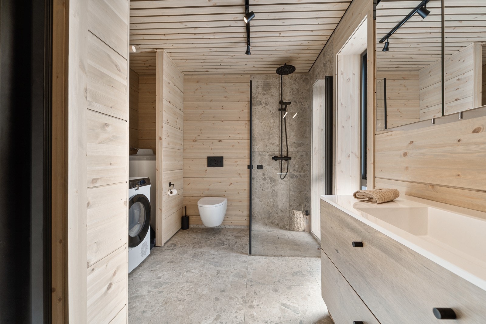 Standard på bad (vaskerom) som medfølger (bilde er fra annen hytte men har identiske kvaliteter) Galleribilde