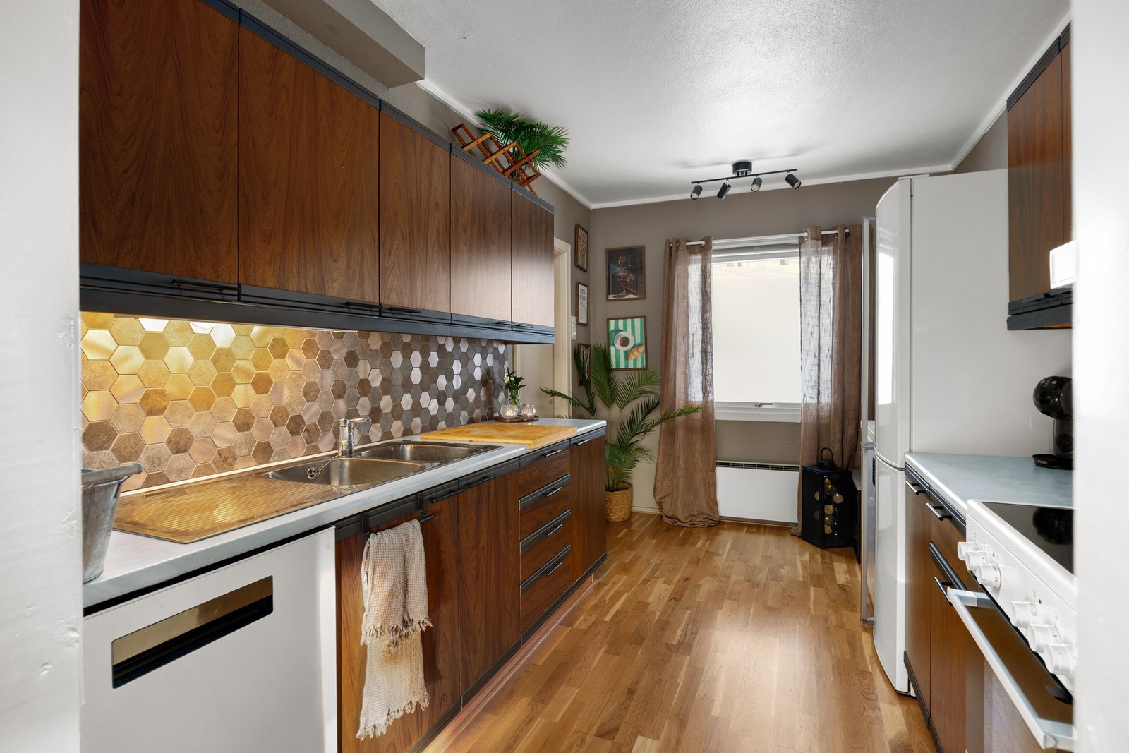 Det er godt med benk- og oppbevaringsplass. Galleribilde